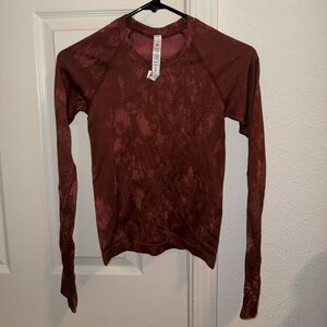 NWOT Lululemon Long Sleeve w/ Thumb Pockets